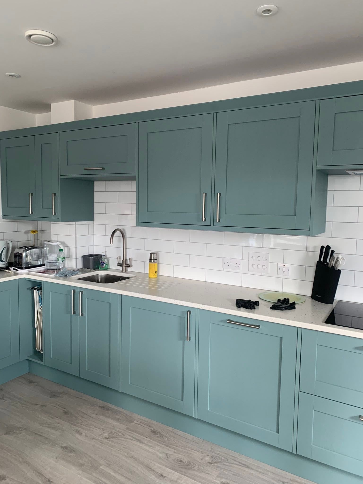 Finished L-shaped kitchen with sink and metro tiles
